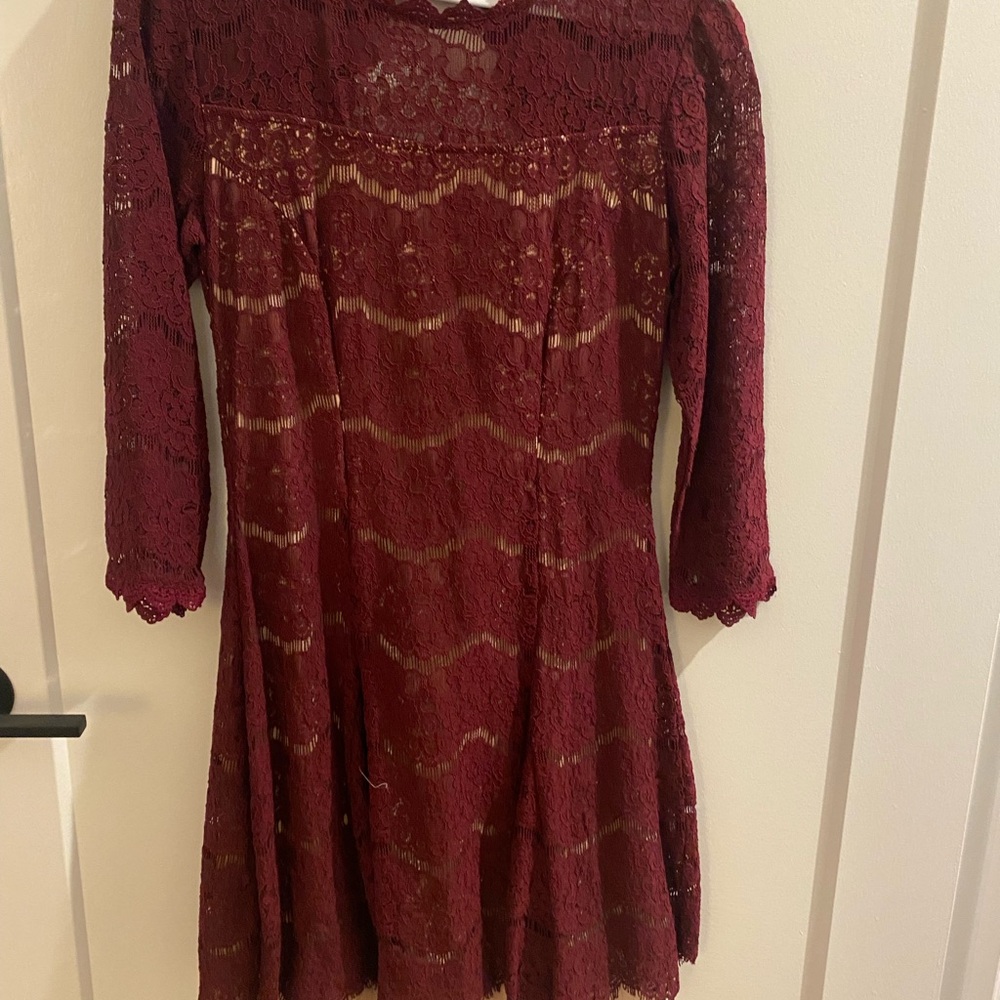 Chic Burgundy Lace Mini Dress